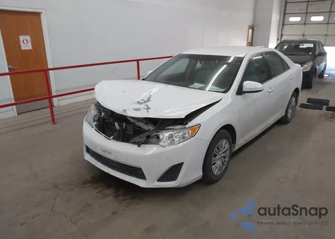 2014 Toyota Camry Le z USA, uszkodzony, nr VIN 4T4BF1FK1ER434046
